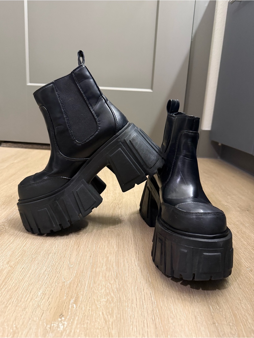 UTOPIA CHELSEA BOOTS- Current Mood